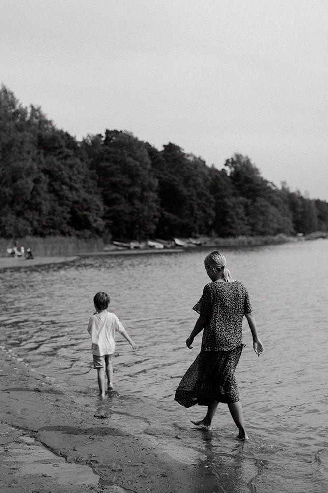 Äiti ja poika perhekuvauksissa Helsingissä, valokuvaaja Henna Koponen